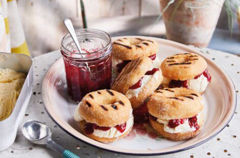 Barbecued doughnut ice cream sandwiches