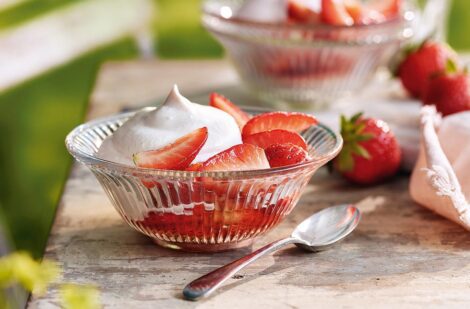 Strawberry syllabub