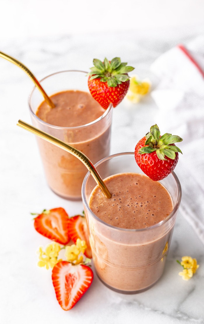 Chocolate Covered Strawberry Smoothie1