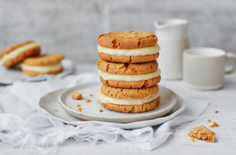 Ginger snap biscuits