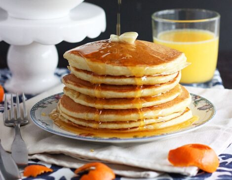 Light and Fluffy Buttermilk Pancakes