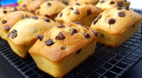 Vanilla Chocolate Chip Cake