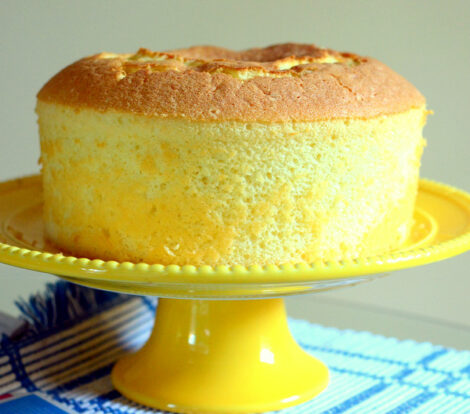 A Simple Lemon Chiffon Cake