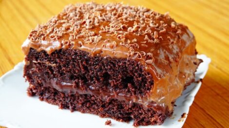 No Oven Eggless Chocolate Cake