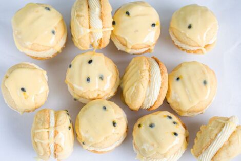 Passionfruit sponge cookies