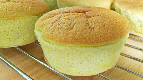 Pandan chiffon cake