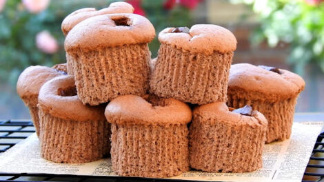 Fluffy Chocolate Cupcakes