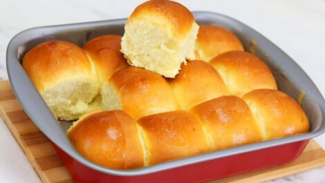 Eggless Fluffy Milk and Butter Bread