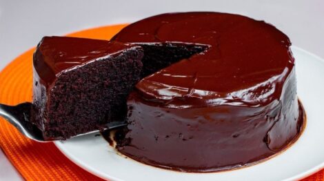 Eggless chocolate cake