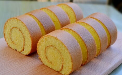 Eggless swiss roll cake