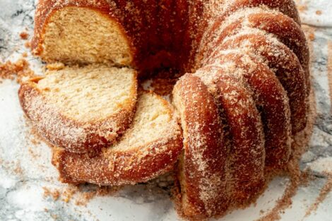 Apple cider doughnut cake