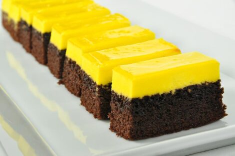 Chocolate Cake With Lemon Icing