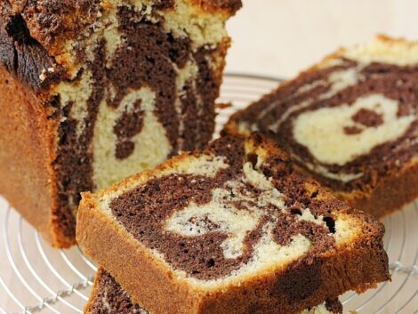 Chocolate and Vanilla Marble Cake