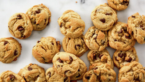 Soft and Chewy Chocolate Chip Cookies