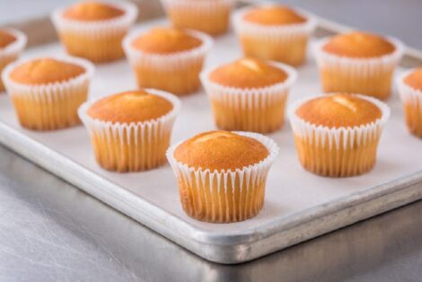 Basic Vanilla Cupcakes1