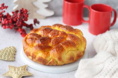 Brioche braided with honey and saffron