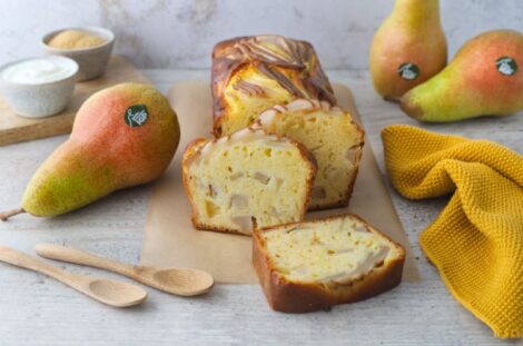 Yogurt and pear butterless loaf cake