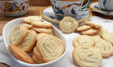 Butter scented tea cakes