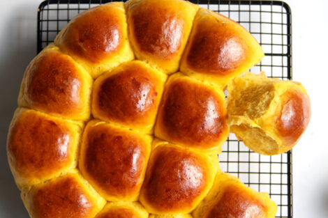 fluffy pumpkin dinner rolls