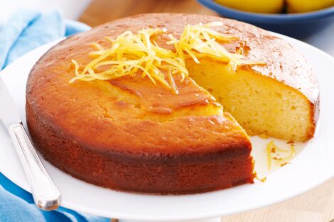 Lemon yoghurt cake with syrup