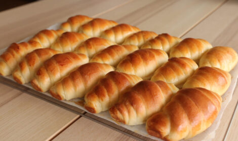 Cream meal rolls