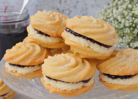 Blackcurrant Mascarpone Viennese Whirls