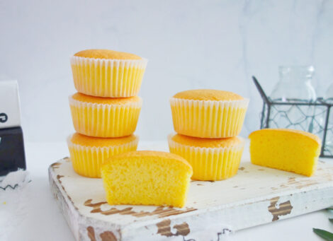 Super delicious sponge cupcakes