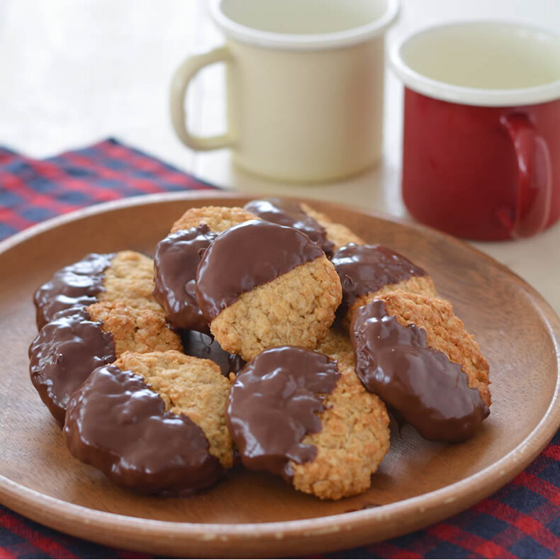 Chocolate maple oatmeal cookies