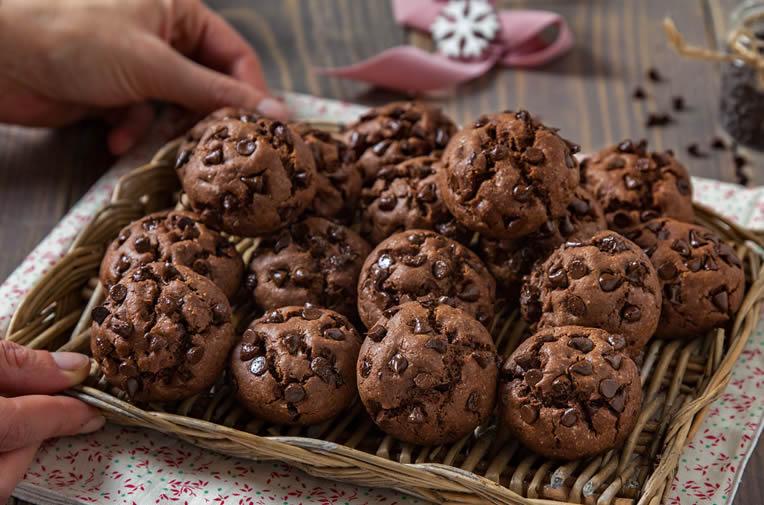 Soft chocolate biscuits