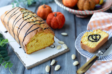 Pumpkin and almond plumcake