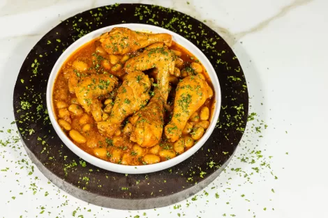 CHICKEN WITH BUTTER BEANS