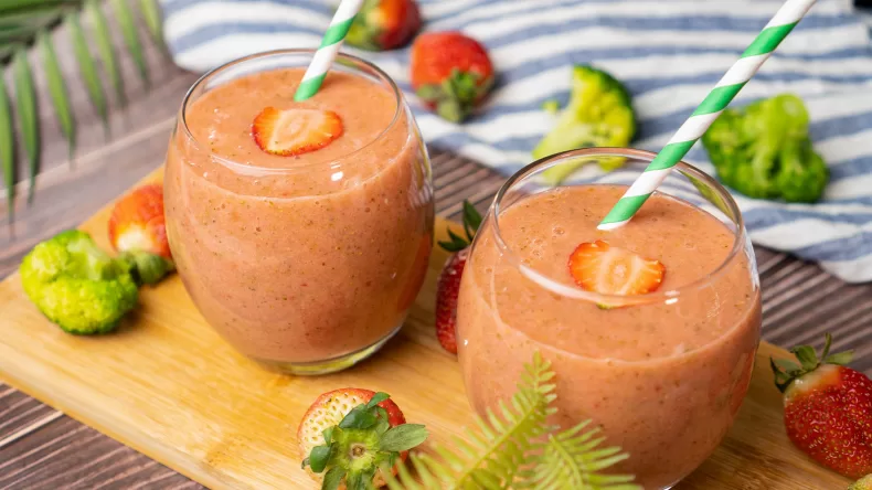 Healthy Strawberry and Broccoli Smoothie