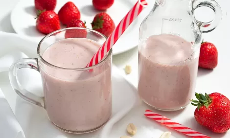 Strawberry smoothie with peanuts