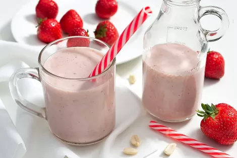 Strawberry smoothie with peanuts