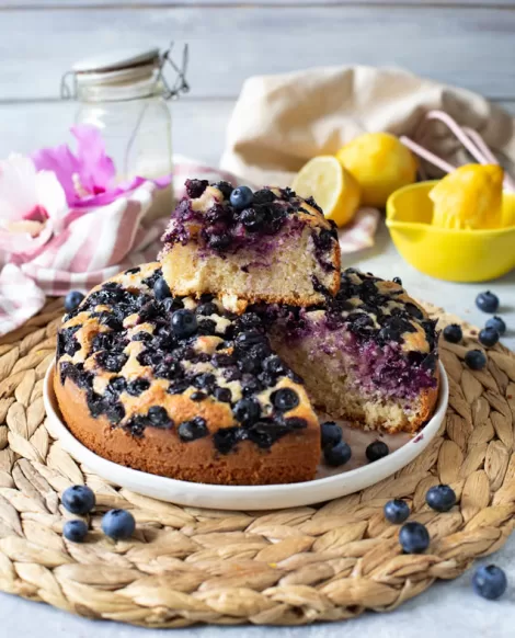 Yogurt and blueberry cake