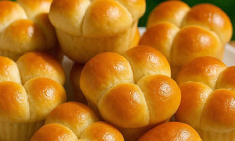 Softest Cloverleaf Dinner Rolls
